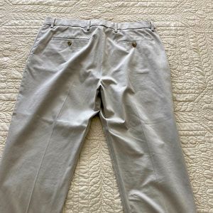 Dockers 38x30 comfort waist khakis. Worn once!!